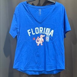 NWOT Florida Gators Short Sleeve V-Neck Graphic Women's Tee Size XL